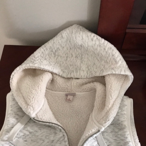 Comfy hooded vest - Picture 3 of 5